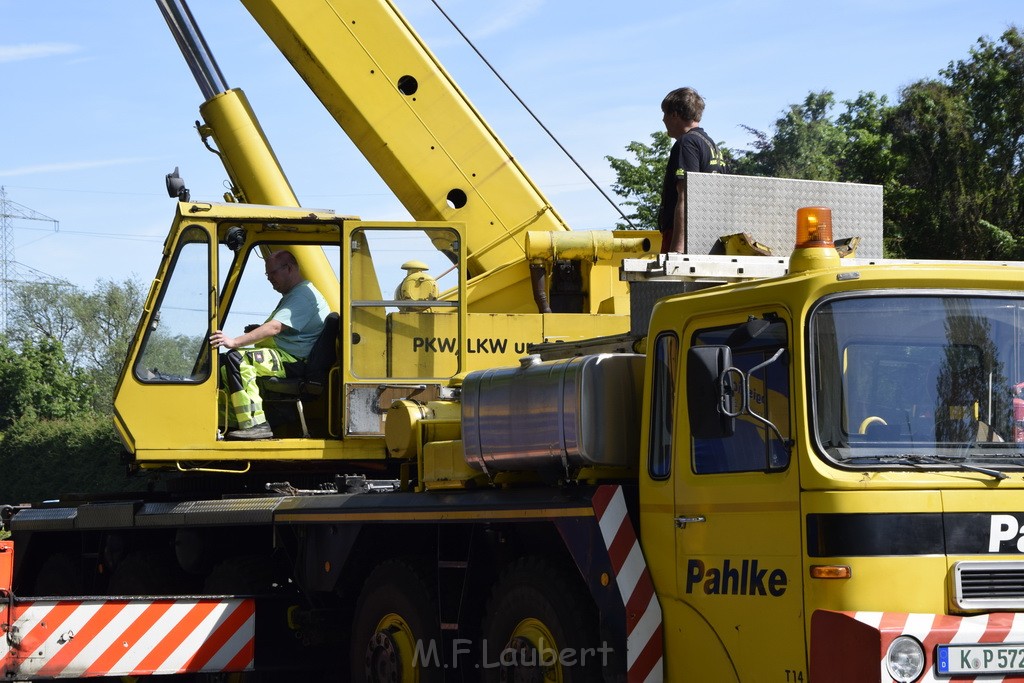 LKW in Boeschung A 3 Rich Frankfurt Hoehe Roesrath Lohmar P065.JPG - Miklos Laubert